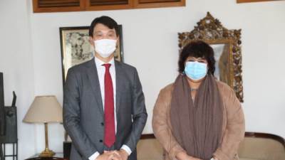 وزيرة الثقافة تلتقى سفير كوريا الجنوبية بالقاهرة 