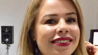 "أحبني كما أنا".. لوحة تشكيلية جديدة تحاكي أشعار نزار قباني للفنانة سناء هيشري