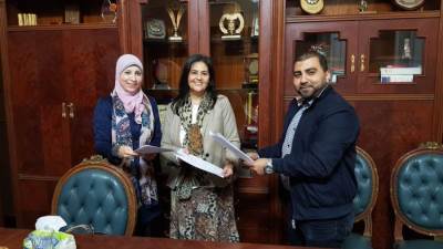 خبيرتا الإعلام تؤلفان كتابا عن دراسات المرأة والإعلام