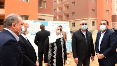 رئيس الوزراء يتفقد مشروع بديل العشوائيات بمدينة السلام
