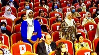 الرئيس السيسي يكرم مدير برنامج الغارمين بمصر الخير