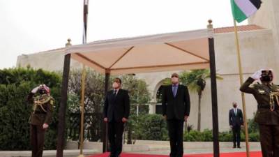 رئيس الوزراء يصل العاصمة الأردنية عمّان.. ويستقبلوه بعزف النشيد الوطني