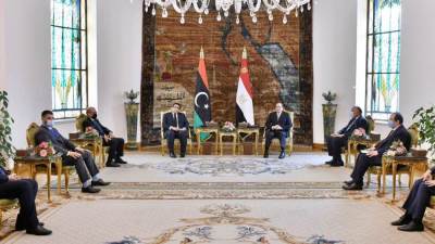 السيسي : مصر على أتم استعداد لتقديم خبراتها للحكومة الليبية في مختلف المجالات