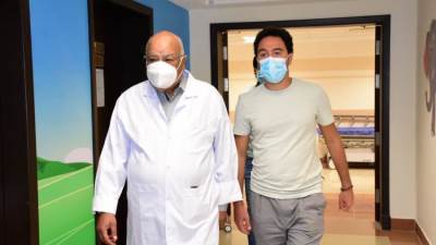 "هدرس" يرسم الابتسامة على وجوه المرضي داخل مستشفي شفاء الأورمان لسرطان الأطفال بالأقصر