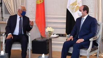 الرئيس السيسي يلتقي رئيس وزراء البرتغال بباريس
