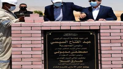 رئيس الوزراء يضع حجر أساس إنشاء شركة البحر الأحمر الوطنية للبتروكيماويات