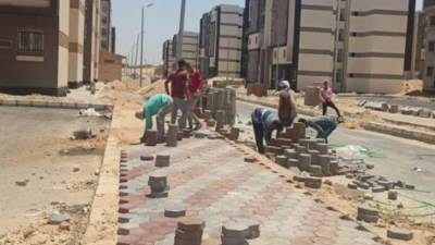الإسكان : تكثيف أعمال الطرق للمشروعات السكنية والخدمية بمدينتي أكتوبر والمنيا الجديدتين