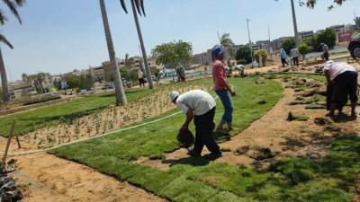 جهاز العبور ينفذ حملة لإزالة الإشغالات ويكثف أعمال تطوير الطرق والميادين بالمدينة