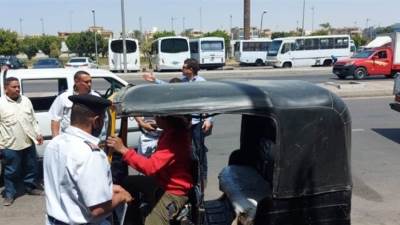 جهازا العبور ودمياط الجديدة ينفذان حملتين لمنع سير "التوك توك" بالطرق الرئيسية والداخلية بالمدينتين