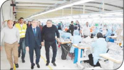 محافظ المنيا يدرس معوقات الاستثمار بالمنيا ويقدم تسهيلات ودعمًا للمستثمرين الجادين بالمنطقة الصناعية