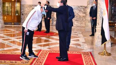 الرئيس السيسى يمنح أوسمة الرياضة للاعبى ومدربى الألعاب البارالمبية