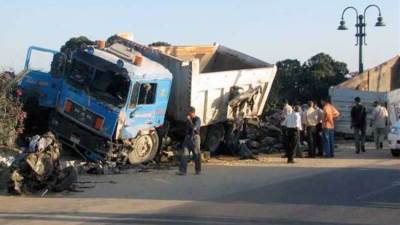 رغم تحديد سرعته.. النقل الثقيل مازال قنبلة موقوتة على طريق الموت