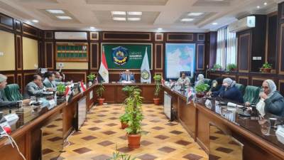 رئيس جامعة دمنهور يؤكد على المتابعة الدورية ووضع آلية لقطاع الدراسات العلیا والبحوث