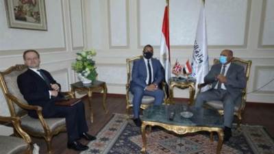 وزير النقل يستقبل وزير الدولة البريطاني للشرق الأوسط وشمال إفريقيا لبحث سبل التعاون
