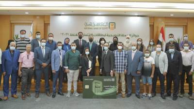 في إطار حملته الترويجية لبطاقات الائتمان " نغنغة ".. البنك الأهلي المصري يسلم الجوائز للفائزين في الحملة