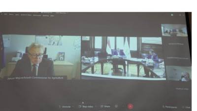 القصير يبحث مع المفوض الزراعي بالاتحاد الاوروبي عبر تقنية الفيديو كونفرانس عددا من القضايا المشتركة