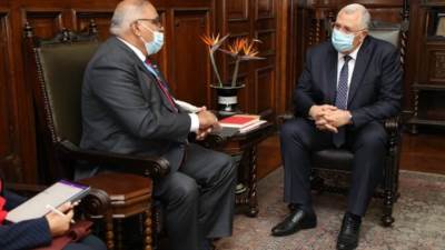 وزير الزراعة يبحث مع الممثل المقيم لبرنامج الغذاء العالمي سبل دعم صغار المزارعين بمصر