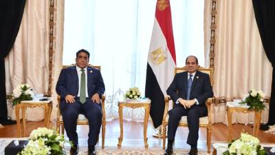 الرئيس السيسى يلتقى "المنفى".. ويؤكد: هدف مصر تحقيق السلام للأشقاء فى ليبيا