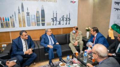 وزير الدولة للإنتاج الحربى يزور جناح هيئة الصناعات العسكرية الباكستانية