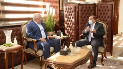 وزير التنمية المحلية يتابع مع محافظ الوادي الجديد المشروعات التنموية ومعدلات تنفيذ مشروعات تطوير الريف المصري