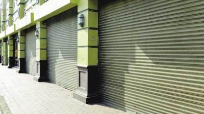 طرح 19 محلاً تجارياً وصيدليتين للبيع بالمزاد العلني في بدر