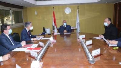 وزير النقل يبحث مع وفد تالجو الاسبانية العالمية المخطط الزمني لتوريد عدد 7 قطارات فاخرة لصالح هيئة السكك الحديدية المصرية