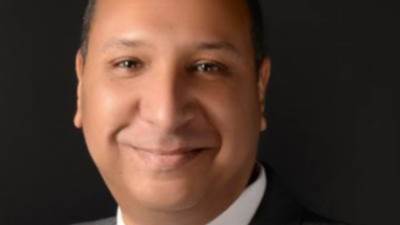 أرض بلا ظل .. أحدث إصدارات محمد عبد العال في معرض الكتاب 