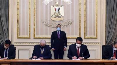 رئيس الوزراء يشهد مراسم توقيع 3 بروتوكولات تعاون لنشر الثقافة والتوعية بالأنشطة المالية غير المصرفية