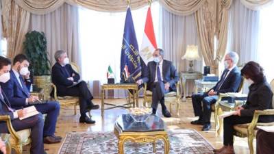 وزير الاتصالات يبحث مع سفير إيطاليا بالقاهرة سبل تعزيز التعاون المشترك بين البلدين فى مجال تكنولوجيا المعلومات