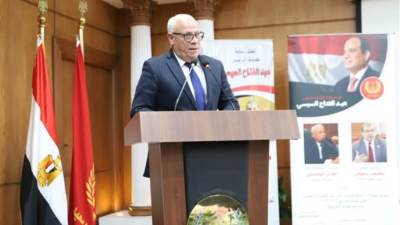 في إطار مبادرة "حياة كريمة".. سعفان والغضبان يسلمان 100 عقد عمل لأصحاب القدرات ببورسعيد