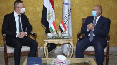 تفاصيل لقاء وزير النقل مع وزير الخارجية والتجارة المجري