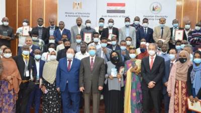 وزير الكهرباء يشهد تخريج عدد 50 متدرباً من دول حوض النيل