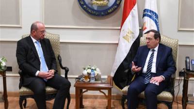 وزير البترول يجرى مباحثات مع سيمنس في مجالات الغاز الطبيعى والطاقة الخضراء