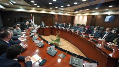 وزير النقل يبحث مع وفود 10 شركات بريطانية الفرص الاستثمارية المتاحة في مجال النقل