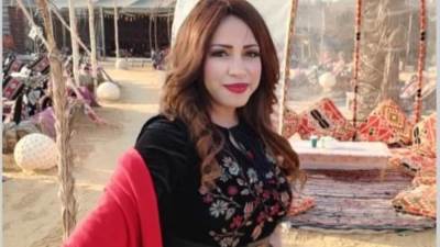 الإعلامية دينا صلاح الدين تغرد خارج السرب بـ"حِلوها وحَلوها"