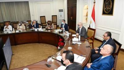 وزير الإسكان يتابع موقف تنفيذ وحدات "سكن لكل المصريين" بمدينتى أكتوبر والعبور الجديدتين