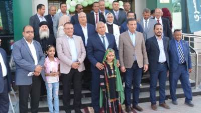 محافظ الوادي الجديد ورئيس البنك الزراعي يفتتحان أحدث فروع البنك المطورة بمدينة الخارجة