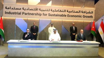 وزير الصناعة الإماراتى: تخصيص صندوق استثماري تديره الشركة القابضة "ADQ" بقيمة ١٠ مليارات دولار للاستثمار في المشروعات المنبثقة عن هذه الشراكة