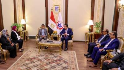 القائم بأعمال وزير الصحة ووزير الشباب والرياضة يشهدان توقيع مذكرة تفاهم للتوعية بـ «المشروع القومي لتنمية الأسرة المصرية»