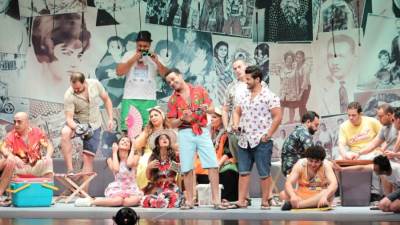 54 فنانا وفنانة يشاركون فى العرض المسرحى "ألف عيلة وعيلة"