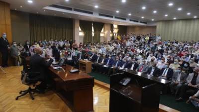 وزير النقل: القيادة السياسية وجهت بالدعم الكامل لكافة العاملين بالهيئة وضمان حقوقهم