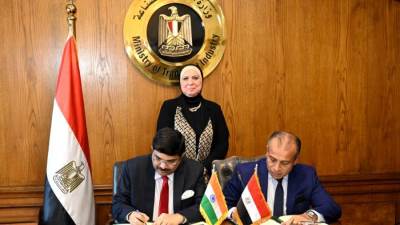 وزيرة التجارة والصناعة تشهد توقيع محضر أعمال الدورة الخامسة للجنة التجارية المصرية الهندية المشتركة