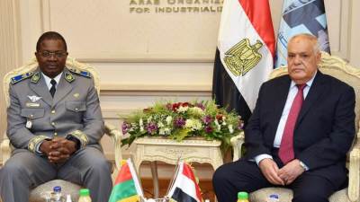 رئيس الهيئة العربية للتصنيع يبحث مع وزير الدفاع بوكينا فاسو تعزيز آليات التعاون وتبادل الخبرات في كافة مجالات التصنيع