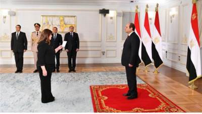 السفيرة سها جندي وزيرة الهجرة الجديدة تؤدي اليمين الدستورية أمام الرئيس