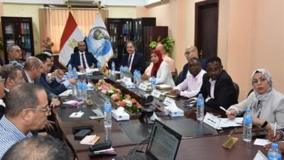 محافظ الأقصر ونائب بالإسكان يستقبلون ممثلي بنك التنمية الإفريقي لمتابعة تنفيذ برنامج الصرف المتكامل