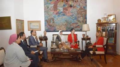 وزيرة الثقافة تستقبل وفد مؤسسة حياة كريمة