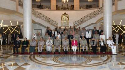 وزير الدفاع يكرم قادة القوات المسلحة المحالين للتقاعد