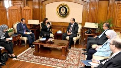 وزير التجارة والصناعة ووزيرة الهجرة يستعرضان سبل تنفيذ مشروع انشاء شركة مساهمة للمصريين بالخارج