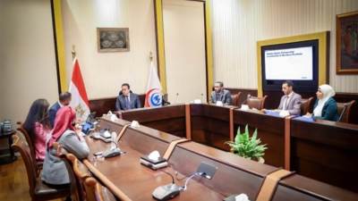 وزير الصحة يبحث مع رئيس شركة ساندوز مصر سبل التعاون لتوفير المثائل الحيوية للأدوية الخاصة بعلاج الأورام