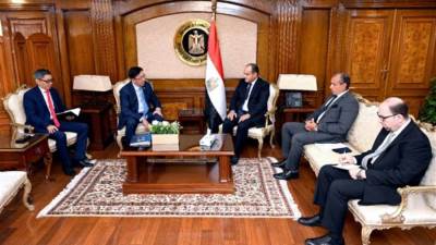 وزير التجارة والصناعة يصل العاصمة الكازاخية للمشاركة في قمة لمؤتمر التفاعل وتدابير بناء الثقة في أسيا "سيكا"